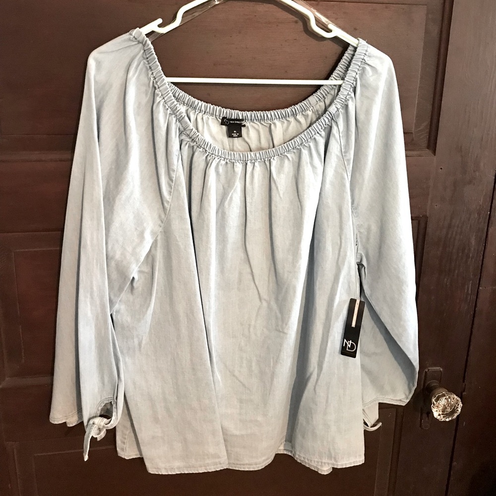 New Directions long sleeve blouse with ties on arms.